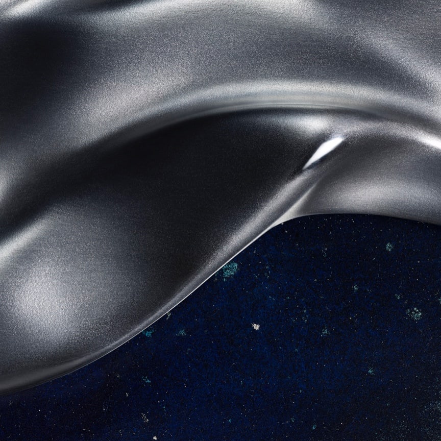 劳斯莱斯的高级定制服务仿佛一个自成体系的世界，这个世界的线索，来自您天马行空的想象和独特的品味。