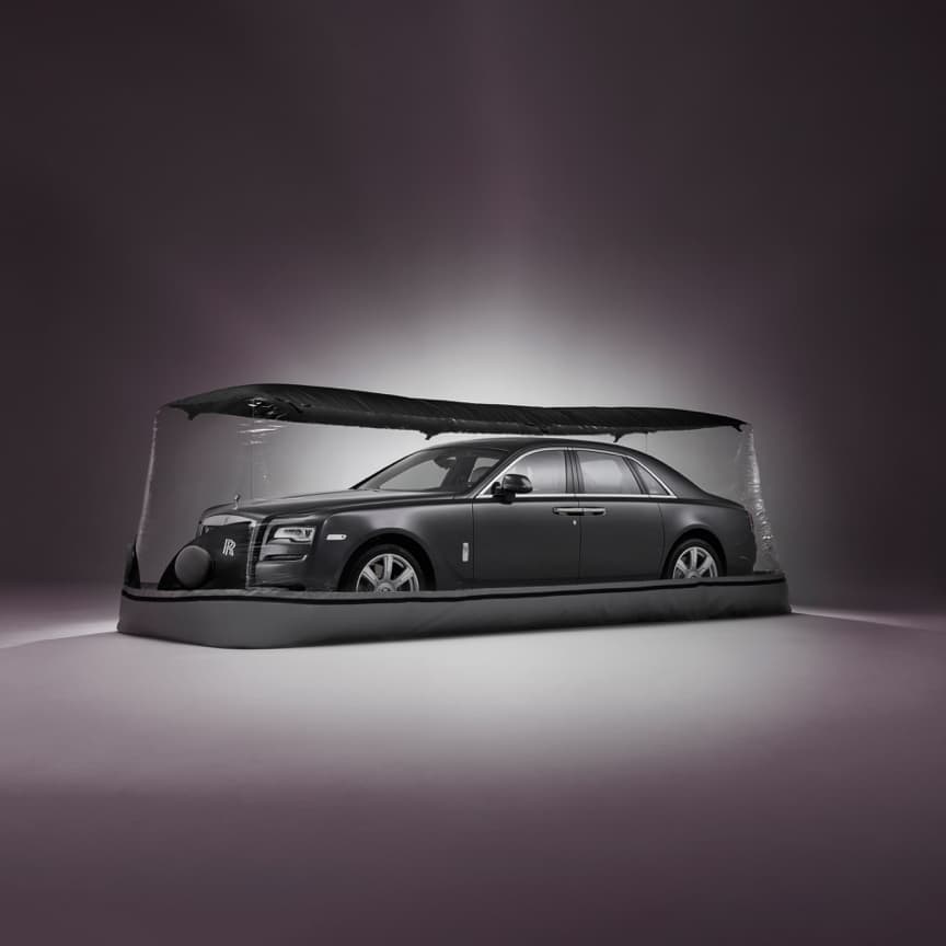 <p>Keep your Rolls-Royce in pristine condition in a dust, dirt and damp-free environment. This hard-wearing inflatable cover creates a dry micro-climate, with twin fans continuously circulating air around the vehicle.</p>