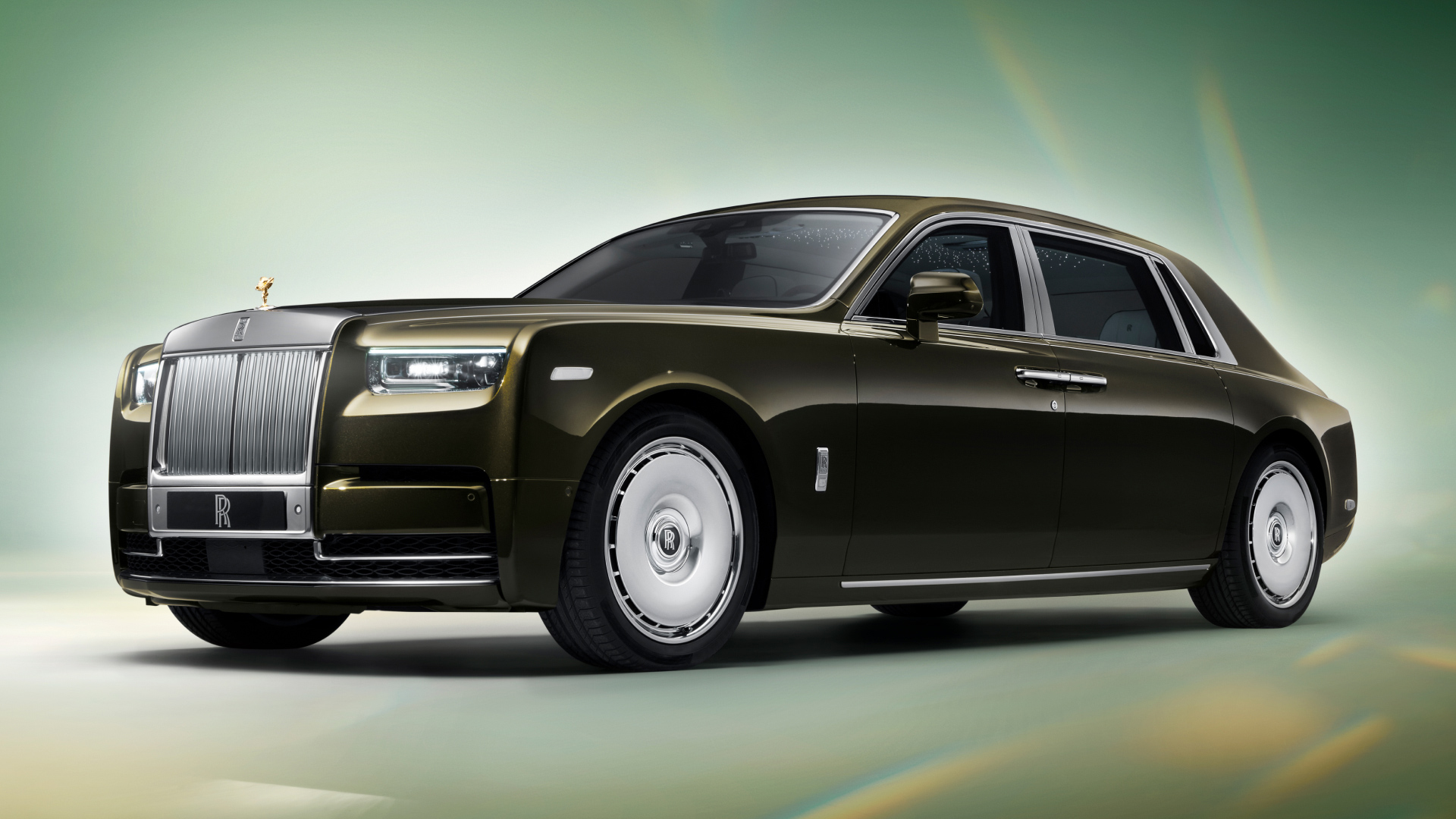 A Rolls-Royce Phantom Extended in dark green with a light green background