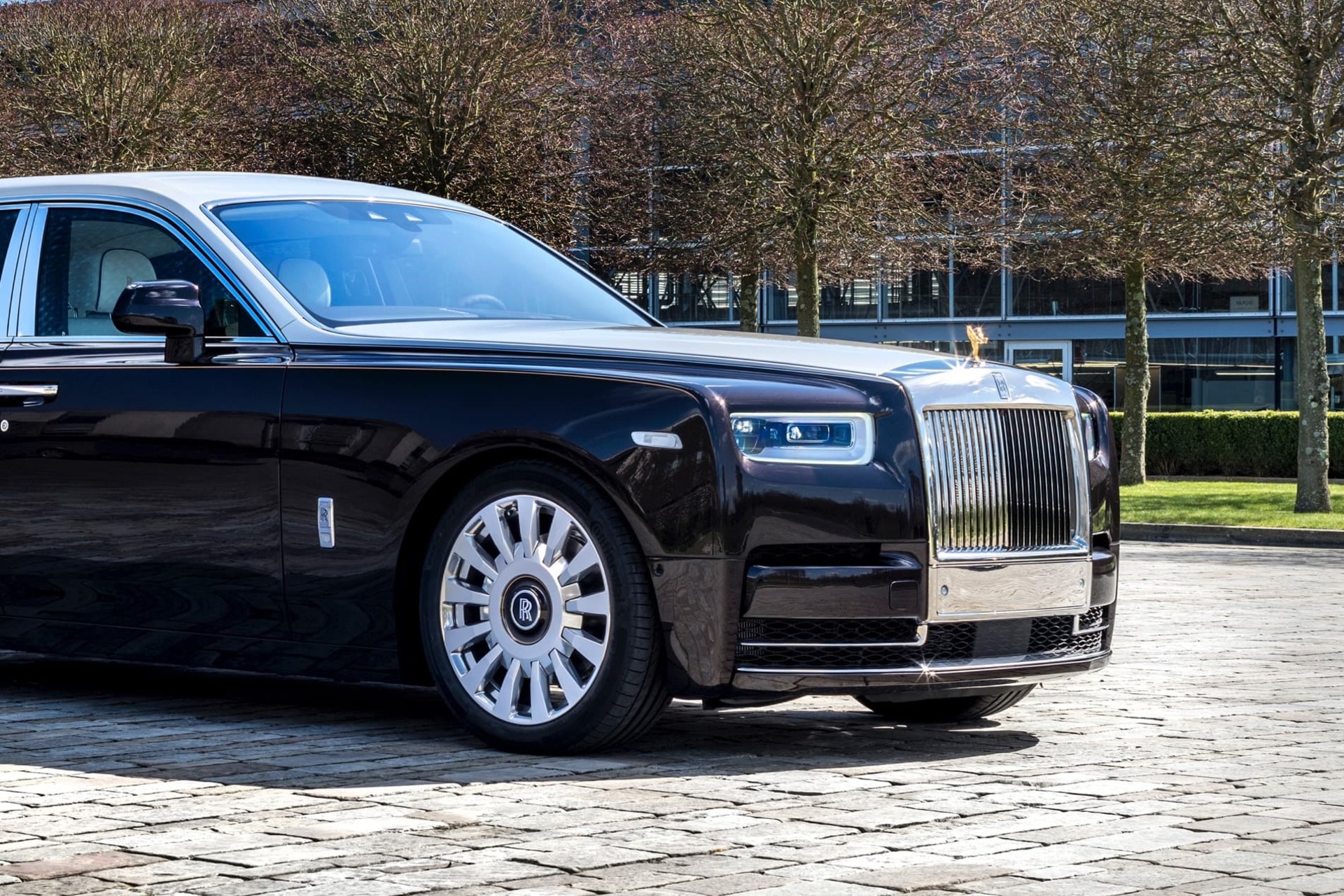 Side exterior shot of Rolls-Royce Smokey Quartz Phantom