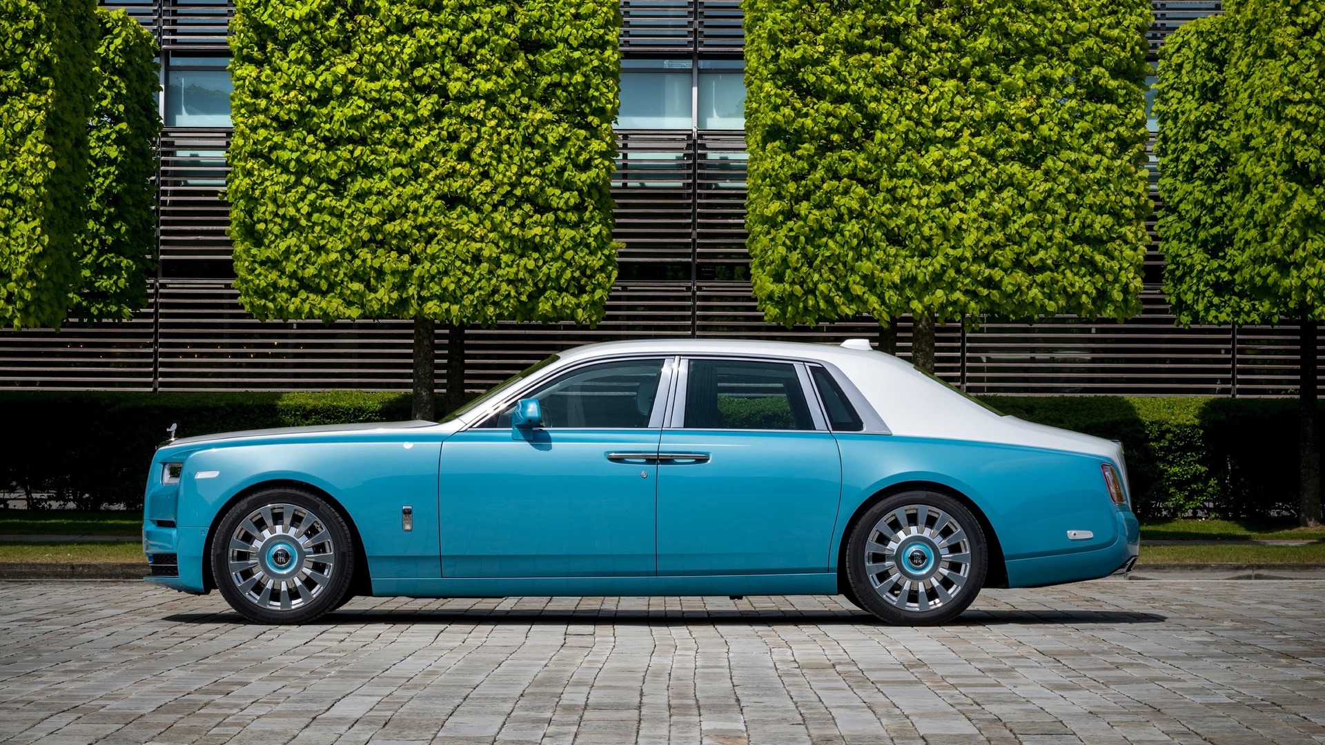 Side view of Turchese & Andalusian Rolls-Royce Phantom standard wheelbase