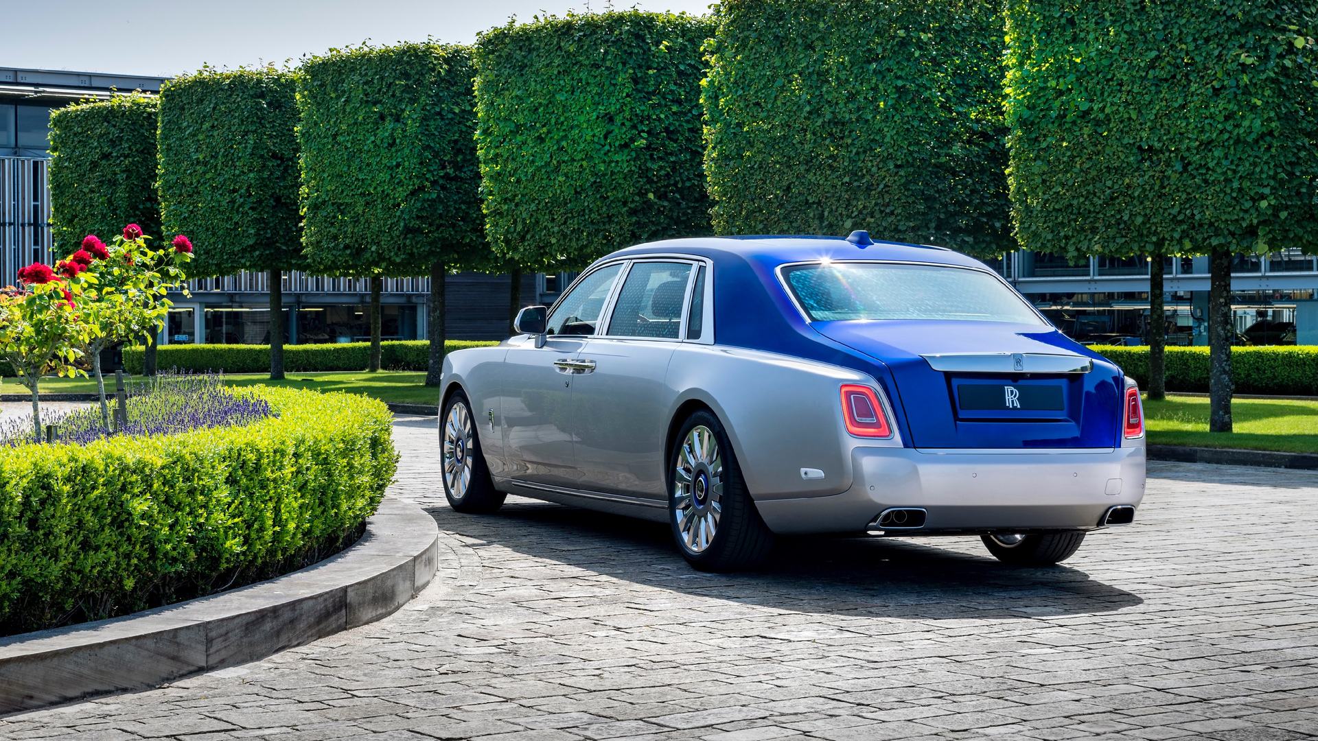 Rear side view of two-tone Rolls-Royce Phantom Extended Wheelbase