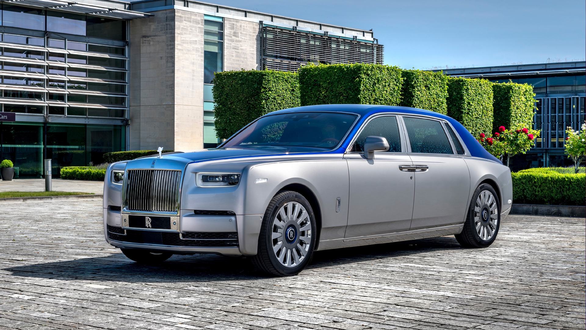 Front side view of two-tone Rolls-Royce Phantom Extended Wheelbase