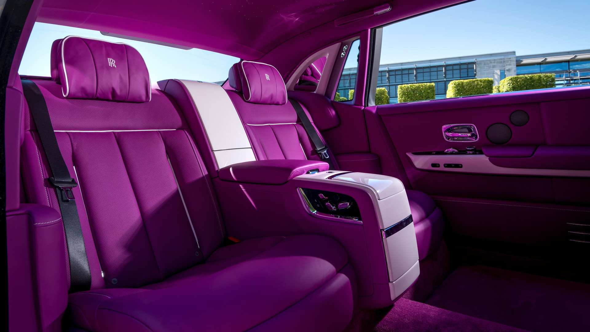 Interior back seats from Fux Phantom Extended Wheelbase