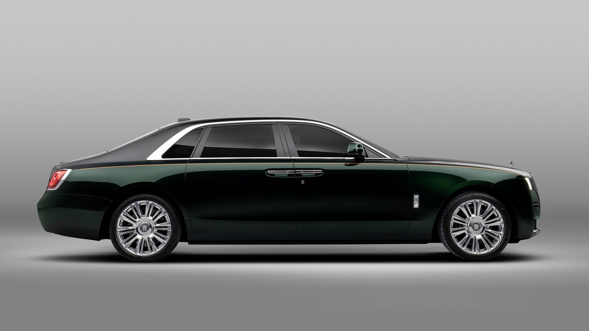 Side exterior view of the Rolls-Royce Ghost Extended motor car