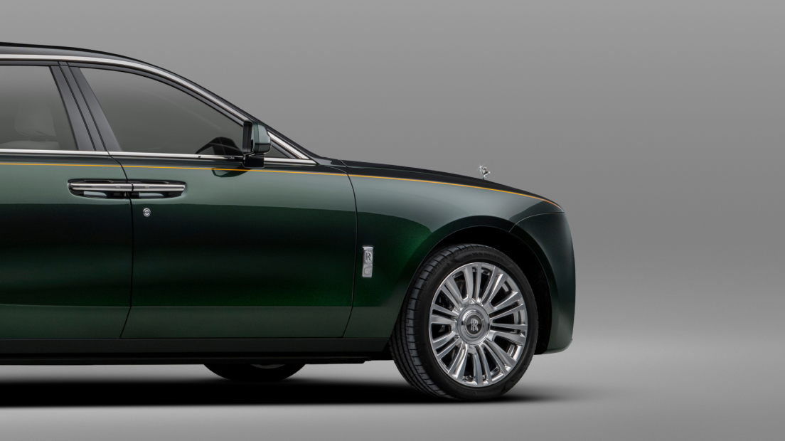 Front right side profile of Green Ghost Extended