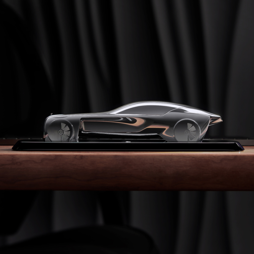 <p>103EX Speedform模型的设计灵感源自劳斯莱斯“Vision Next 100”概念车，车模严格遵循其初始设计思路与造车哲学，展现了优雅和谐的车身比例，外观精美绝伦且形态栩栩如生，完美诠释了概念车所蕴含的劳斯莱斯汽车品牌精髓，用于家庭或办公室的装饰，可在不经意间增添一份独特的奢华气息。</p>
