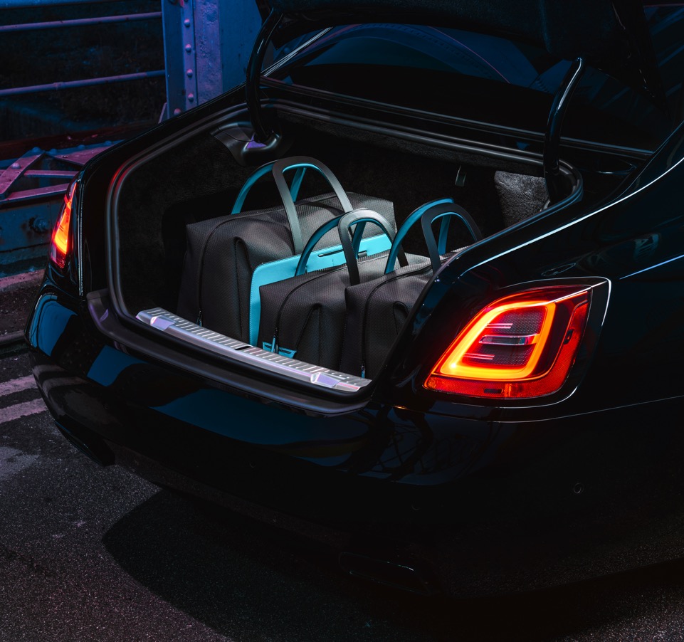 Discover the stunning new addition to the Rolls-Royce luggage range.