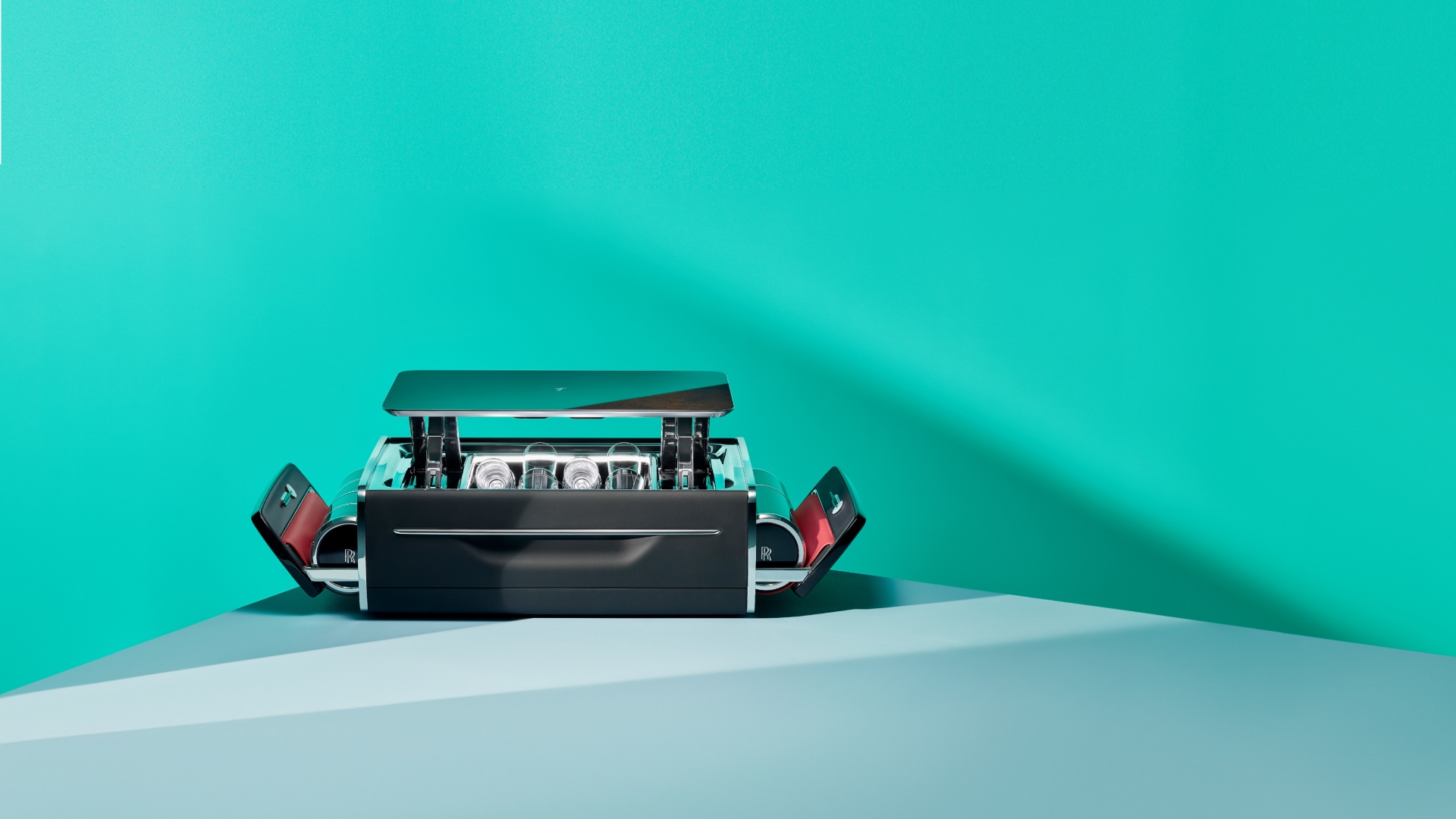 Front view of the Rolls-Royce Champagne Chest