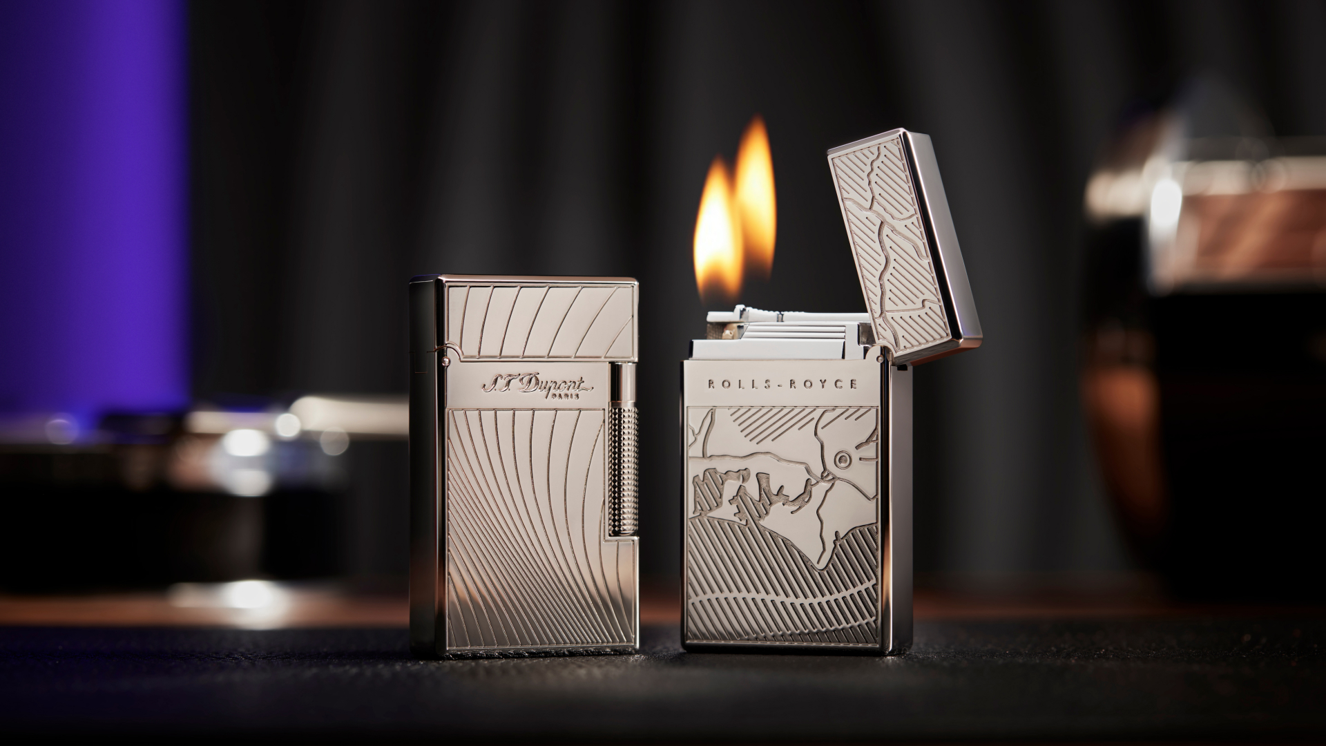 Detailed view of the Cigar cutter and lighter opened