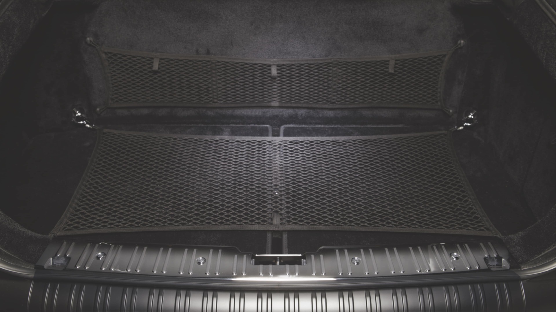 Luggage compartment of Rolls-Royce motor car with durable luggage net