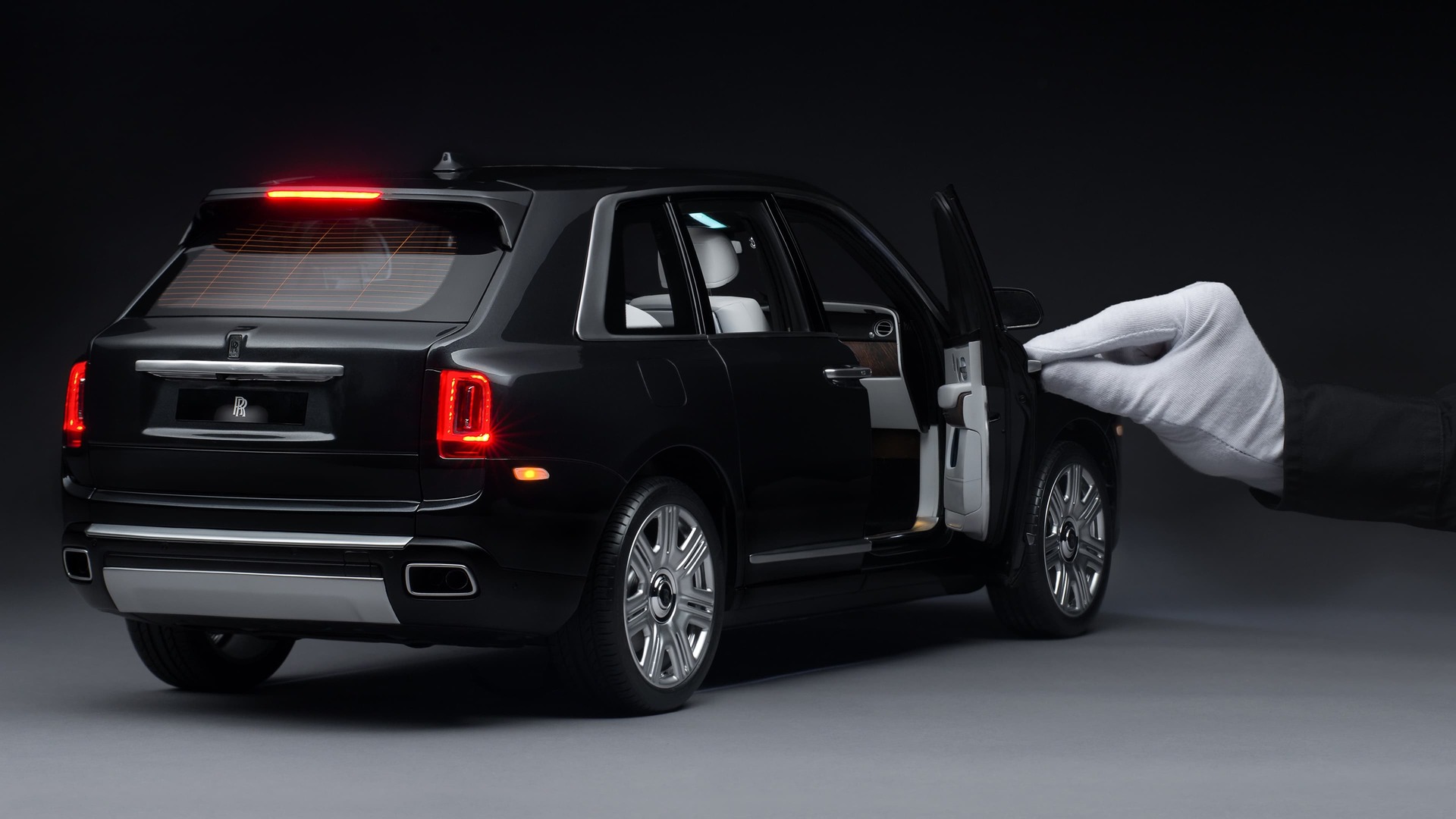 1:8 scale model of the Rolls-Royce Cullinan motor car with hand holding door open