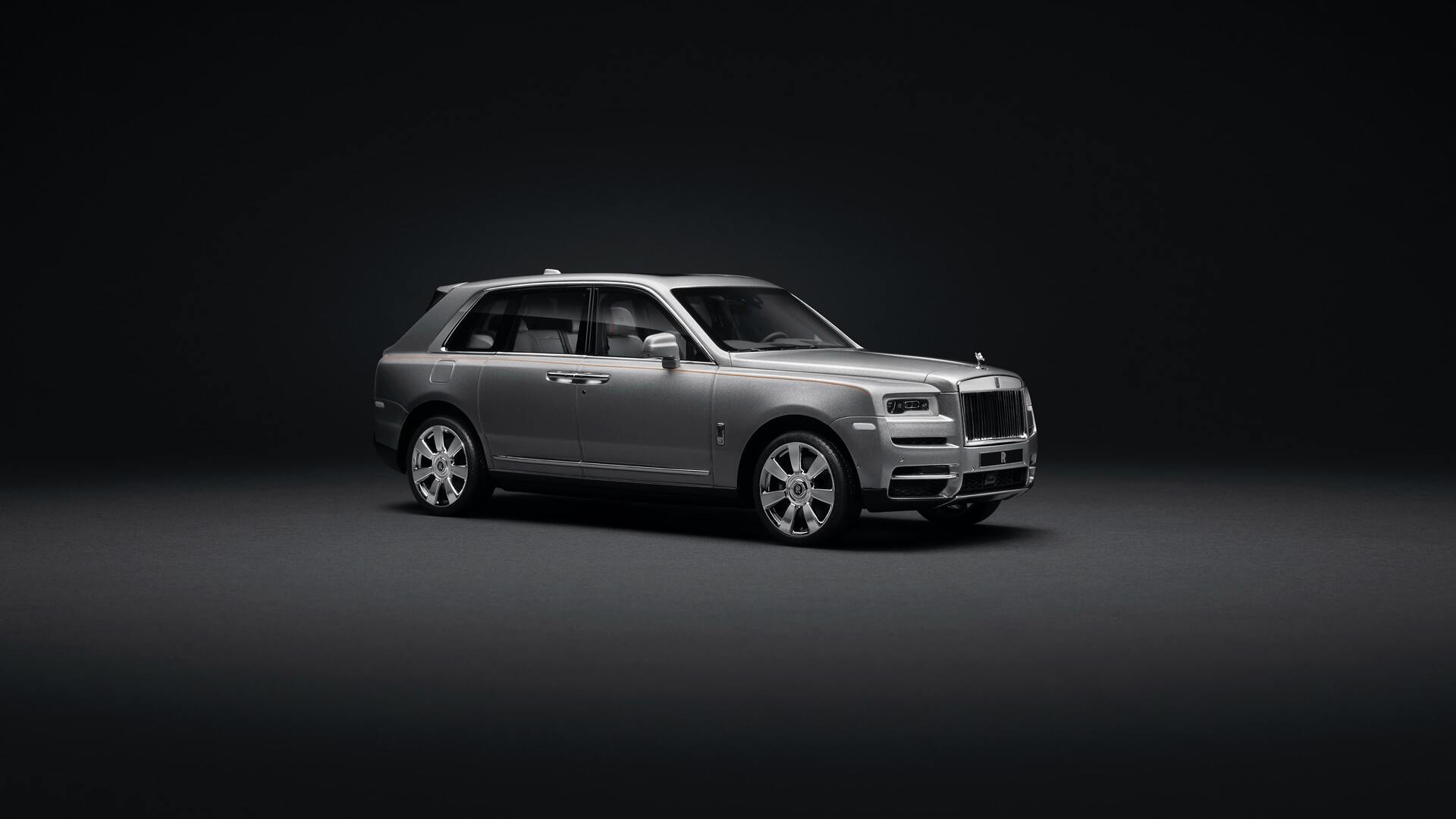 1:18 scale model of the Rolls-Royce Cullinan motor car in silver