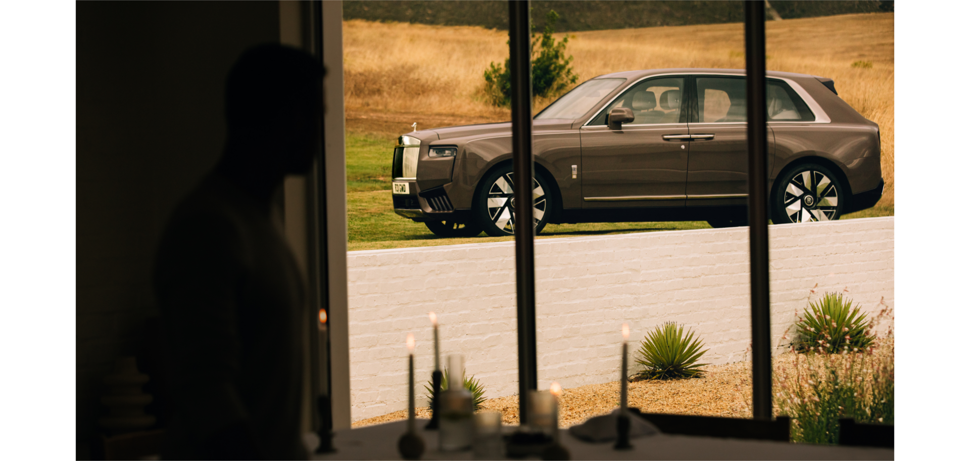 Side view of a Rolls-Royce Cullinan Series II throw a window