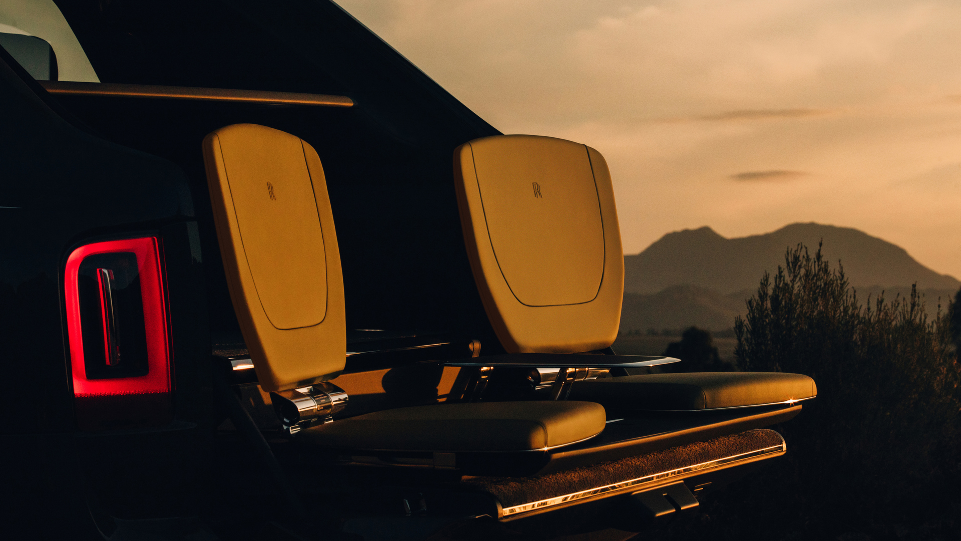 Viewing Suite on the back of a Rolls-Royce Cullinan Series II