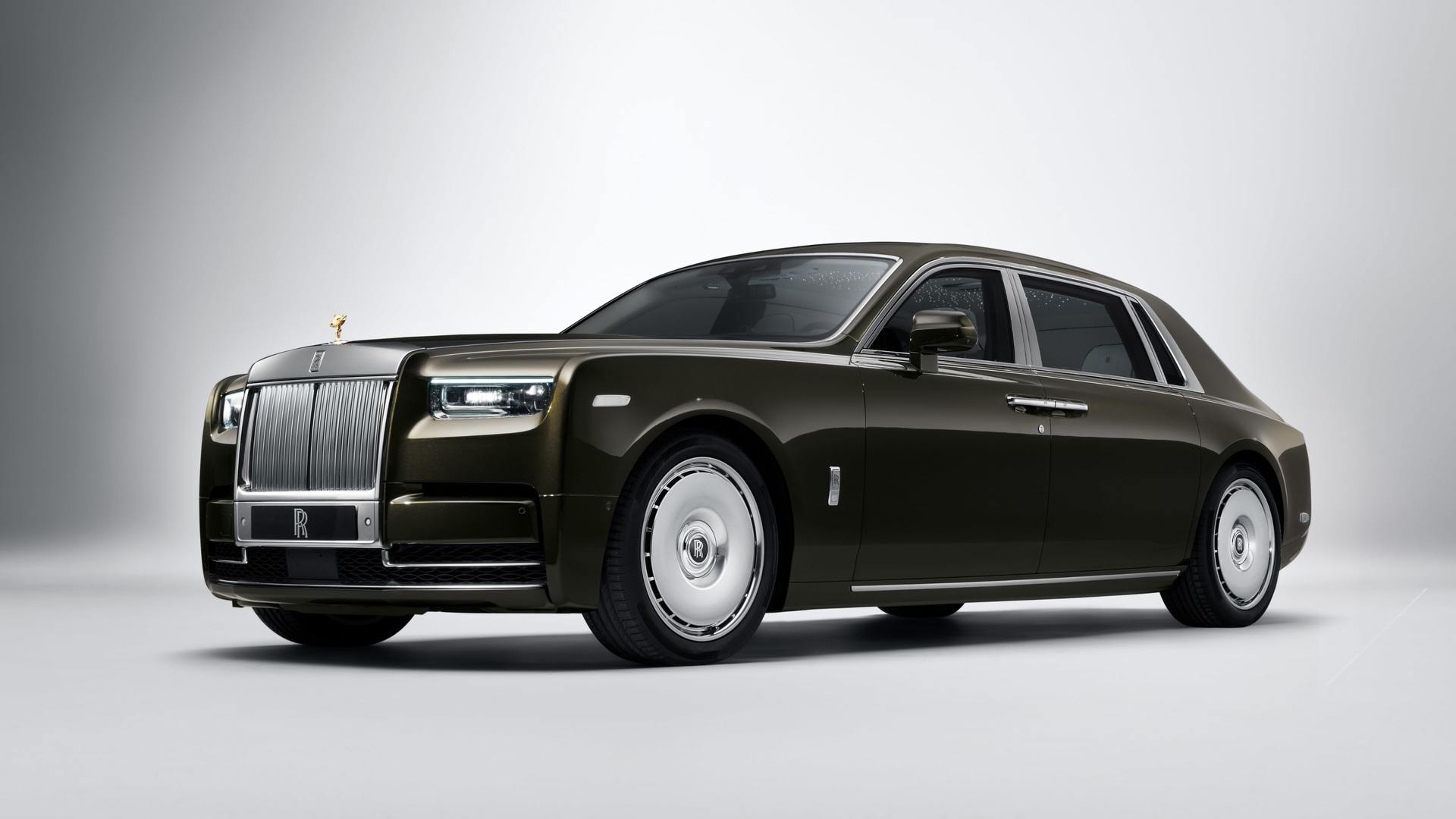 A Rolls-Royce Phantom Extended in dark green with white background