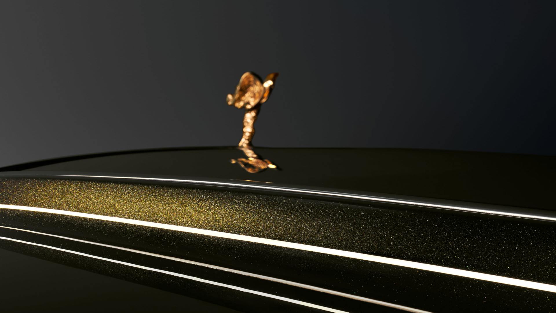 Spirit of Ecstasy on top of a Rolls-Royce Phantom Extended