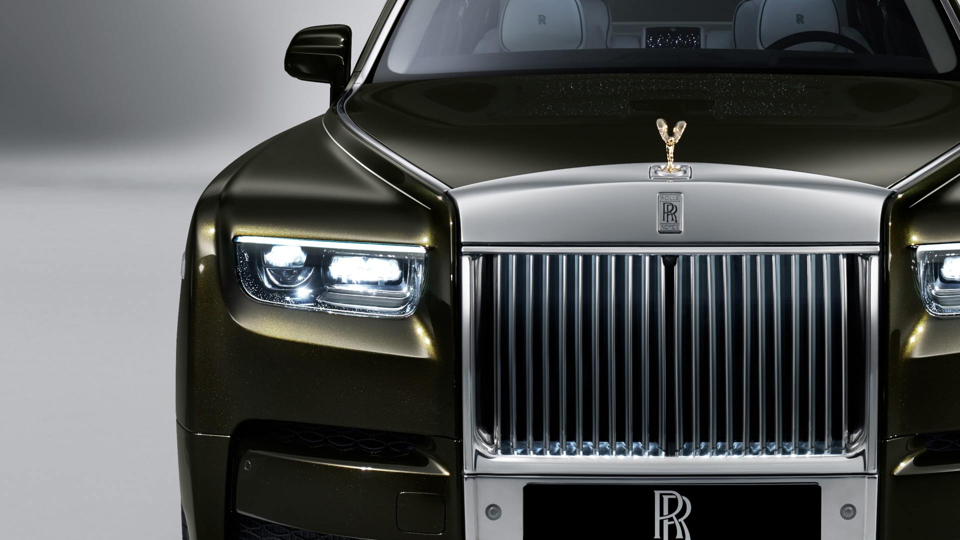 Front of a Rolls-Royce Phantom Extended with the lights on