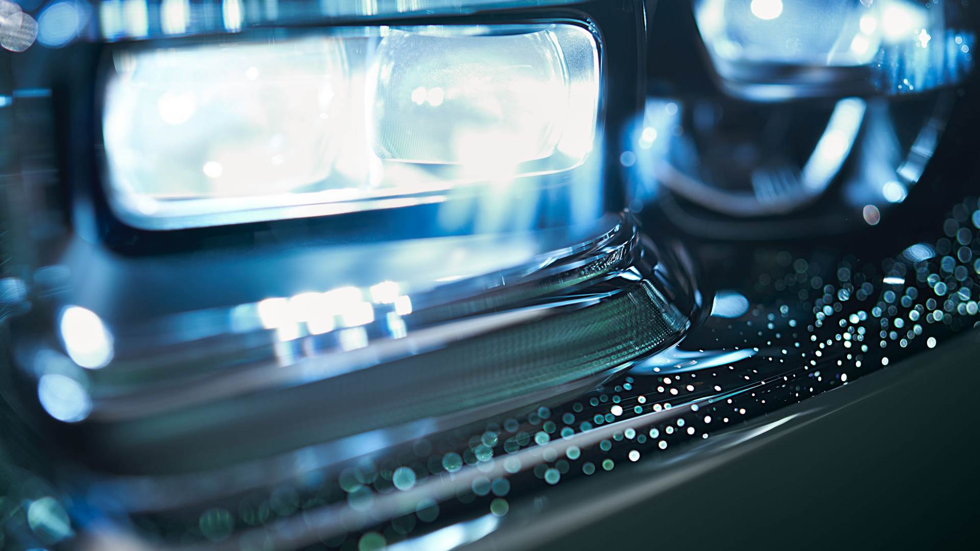 Close up of the headlight of a Rolls-Royce Phantom Series II