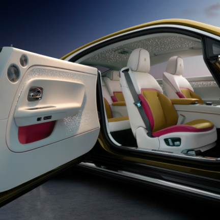 以定制，创造更多伟大可能。劳斯莱斯汽车是艺术的杰作，您的灵感，将赋予它不凡的灵魂。