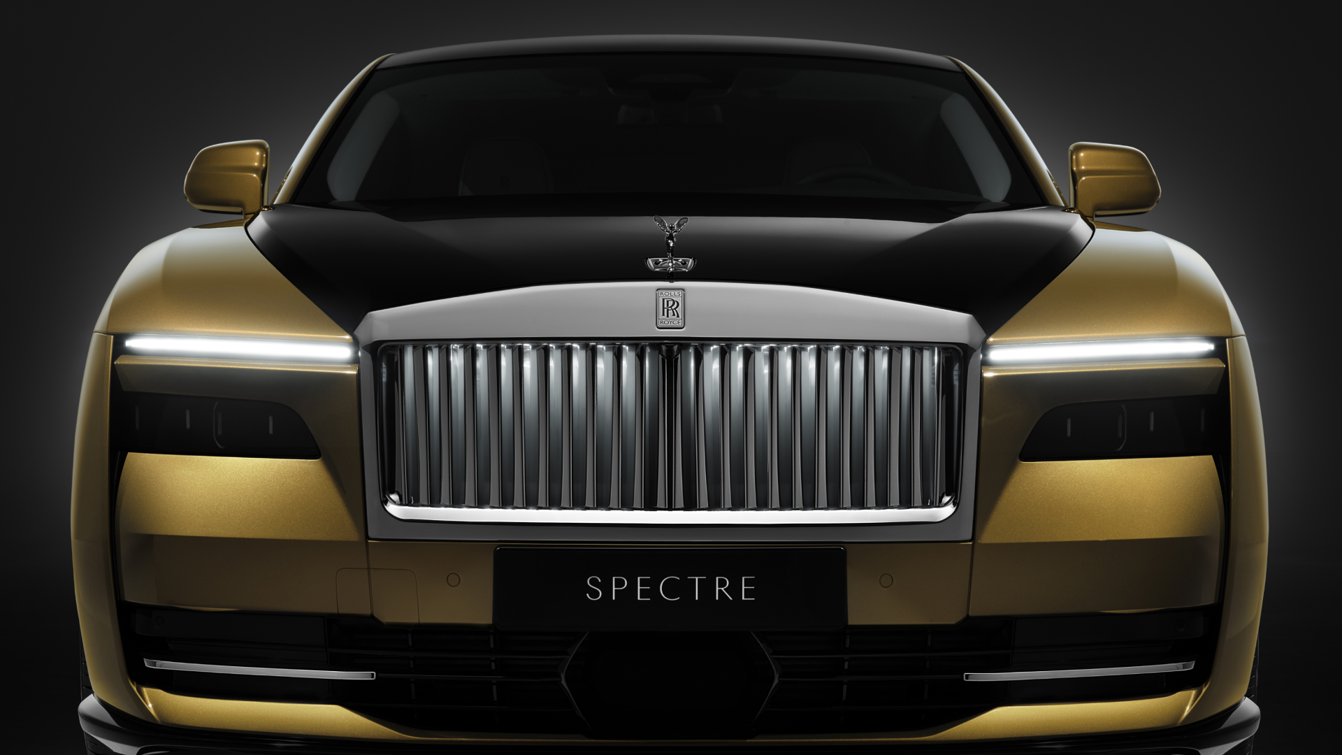 Front shot of Spectre displaying the grille and Spirit of Ecstasy logo